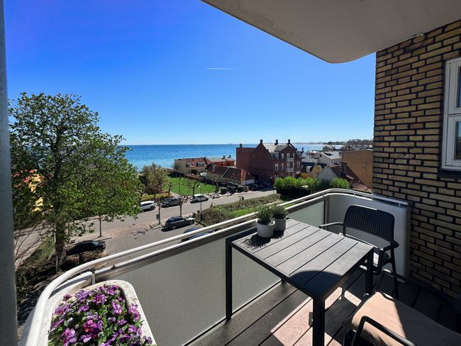 Taarbæk Strandvej 65C, 2. th., 2930 Klampenborg